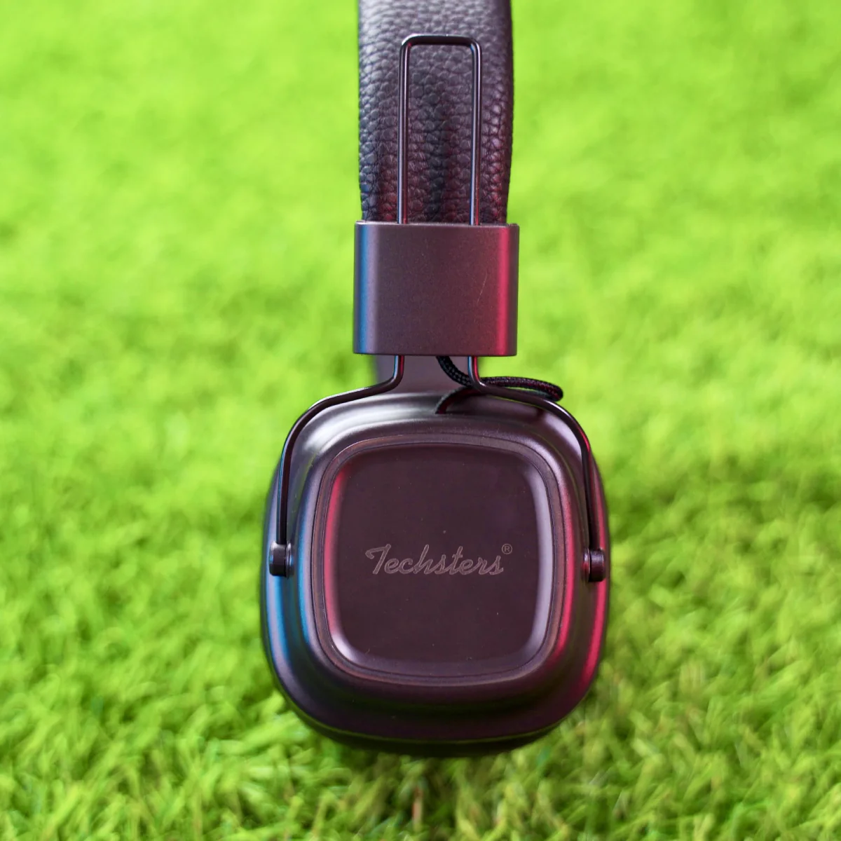 headphone with memory card support